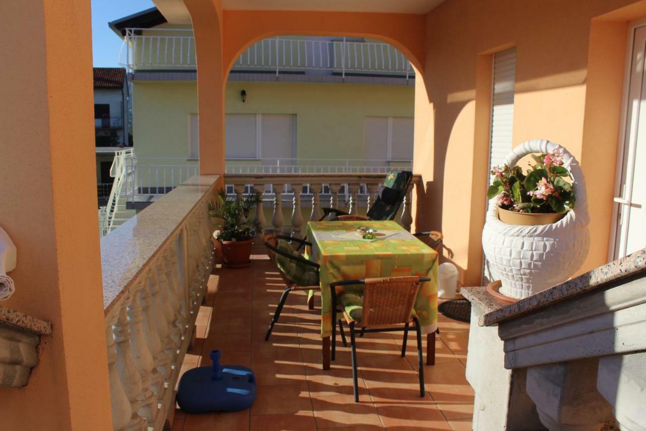 Apartment Sara Novi Vinodolski Kültér fotó